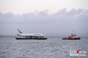 英国大亨买飞机当装饰 因过于庞大从海上运回(图)