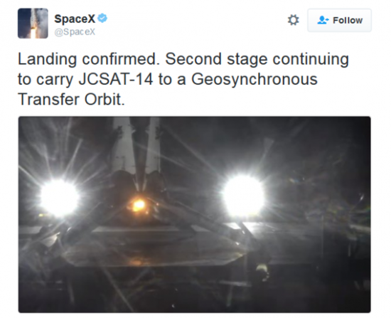 SpaceX 又回收成功了!"猎鹰9号"在海面上成功着陆