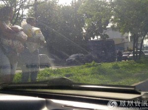 这个国家进入全民饥饿 人们将超市药店洗劫一空