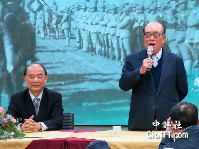 台湾两任行政院院长冲破绿营阻扰  今晨登太平岛