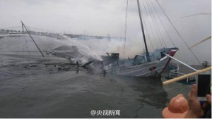 越南高级游轮烧毁沉没 数十位游客仓皇跳海逃生