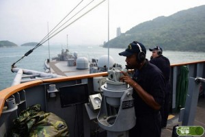 美航母停香港遭拒后南海猛烈开火 现场震撼(组图)