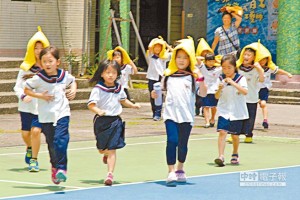 台湾宜兰地震：一座岛塌了 小学生被吓哭(组图)