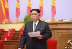 金正恩突然穿上西服释放了什么信号？(图)