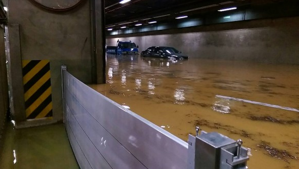 暴雨袭击！台湾最大机场被水淹了(组图)