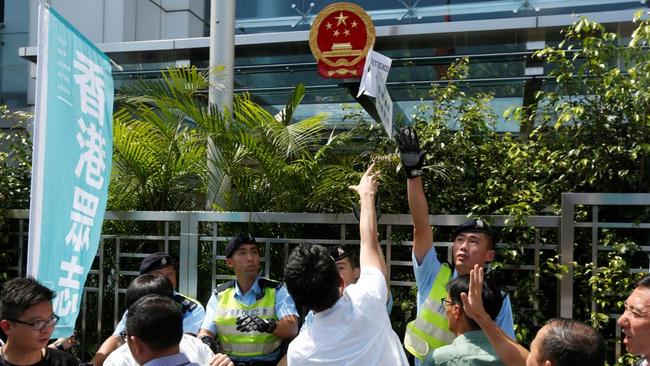 铜锣湾书店失踪案再掀波澜 港人示威(图)