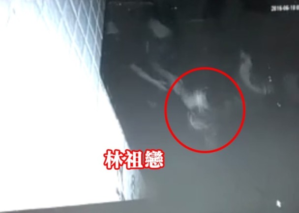 现场曝光:乌坎村书记仅穿背心被武警押走(视频)