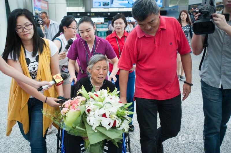 幼年被拐寻亲73年 两姐妹广州相见老泪纵横(组图)