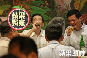 马英九犒劳特勤警卫 路边"百元炒"小店用餐(组图)