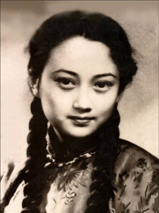 她是中国最美女将军，60年代大众情人，现变这样