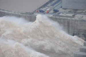 清华教授：三峡防洪没那么强 不能包管一切 (图)