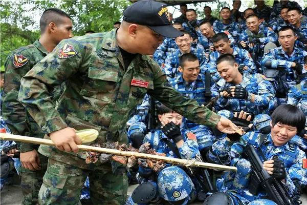 中国“两栖霸王花”海外首亮相 外方竖大拇指(图)