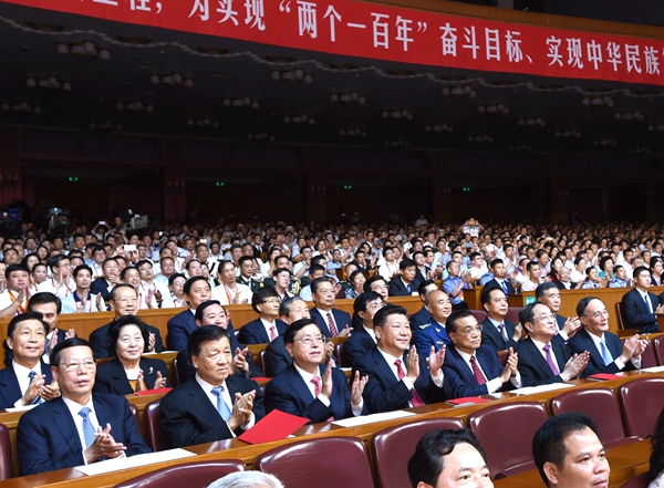 习近平等七常委观看庆祝中共成立95周年音乐会