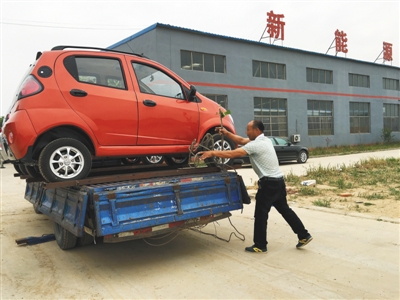 老年代步车乱象：时速过百 山寨“路虎”一天出炉