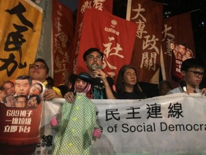 香港七一游行礼宾府 再爆冲突喷胡椒(图)