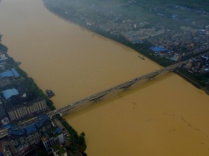 中国多地暴雨灾害 一千多县受灾186人遇难(图)