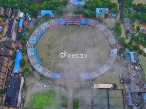 武汉体育场被暴雨积水填满 成"大浴缸"(高清组图)