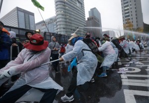 韩国一名官员称“99%民众应为猪狗”(组图)