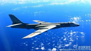 中国空军首次曝光轰-6K巡航黄岩岛高清照片(组图)