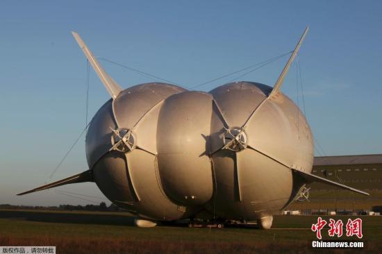 全球最大飞行器首次试飞成功  空中盘旋一周降落