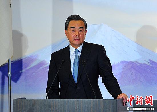 日本首相安倍晋三会见王毅 说了什么？(图)