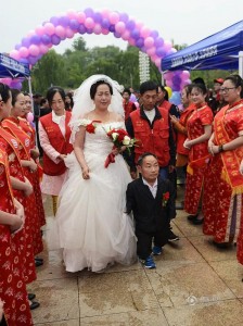 1米7的她爱上1米的他 结婚10年相濡以沫(高清图)