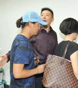 王宝强起诉离婚要孩子抚养权 法院已立案(组图)