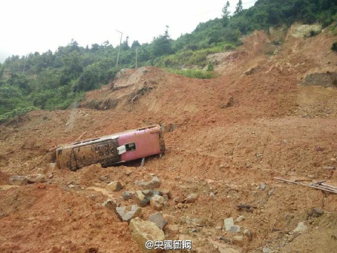 载有21名台湾游客的旅游大巴在福建被埋(图/视频)