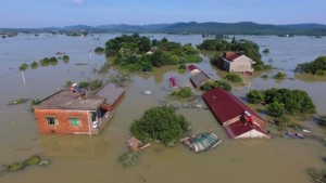 中国7月洪水760人遇难 损失330亿美元(图)