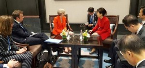 英韩两国“铁娘子”G20会晤 红装亮眼(组图)