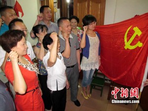 家庭党支部又火了 翻版洞房抄党章？(图)