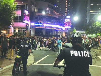 黑人遭射杀抗议持续 夏洛特市实施宵禁(图)