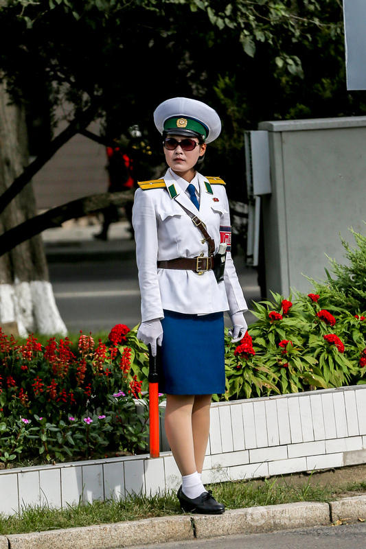 朝鲜街头女交警英姿飒爽 成为一道靓丽风景线(图)