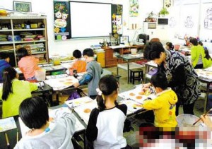 9岁女孩上6个培优班 患焦虑症拔光睫毛眉毛(组图)