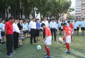 教师节将至，习近平回母校看望师生(组图)