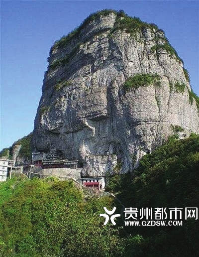 贵州绝壁发现600年古塔 7层塔身嵌于绝壁(组图)