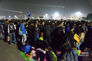 10万人天安门广场看升国旗仪式 武警站岗(组图)