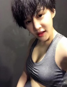 赵本山19岁女儿晒健身照 事业线抢镜(图)