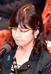 日本女防卫大臣稻田朋美首次国会答辩被整哭(图)