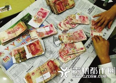 老人凿开墙壁暗藏积蓄3年 7万现金烂成"钱渣"(图)