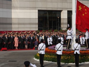 出意外！梁振英国庆演讲遭反对派砸场(图)