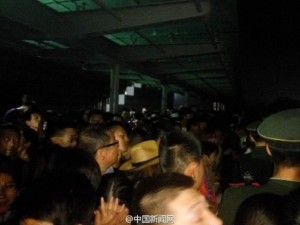 人在堵途！天黑了,八达岭长城他们还在排大队(图)