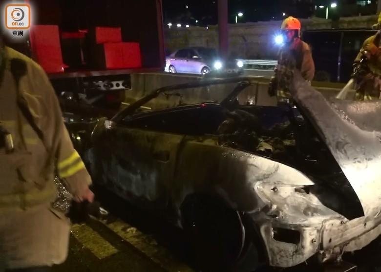 香港男星遇惨烈车祸 跑车撞货车“自焚”(组图)