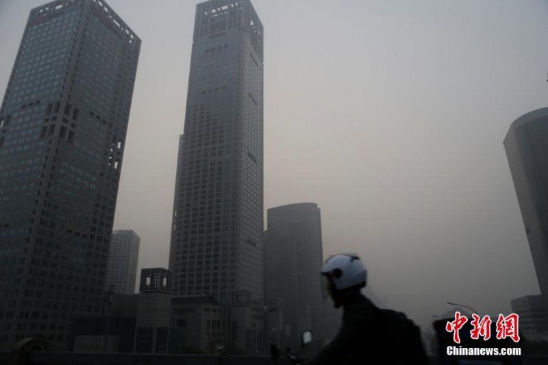 北京雾霾污染加重 地标建筑玩起了隐身(高清组图)