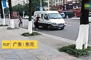 男子追砸运钞车被击毙细节: 曾遭多次警告 (组图)