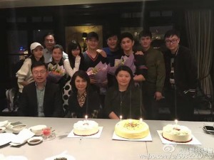 准妈妈baby与吴奇隆聚餐 甜蜜依偎黄晓明(图)