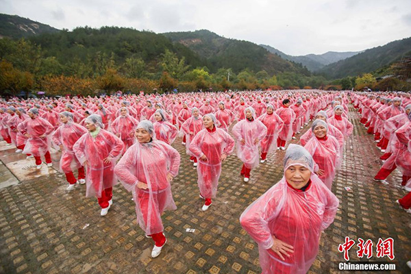 逆天！14城市5万余人同跳广场舞 挑战吉尼斯纪录