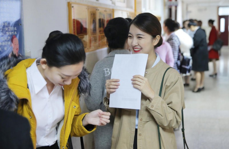 1700名美女帅哥争当空姐、空少 最小的仅18岁(图)