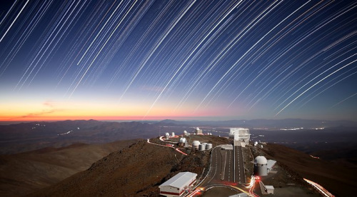 摄影师捕捉天文台美景：夕阳西下，星光如雨(图)