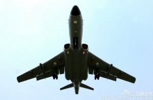 空军揭秘“轰-6k”巡航黄岩岛背后故事 (组图)